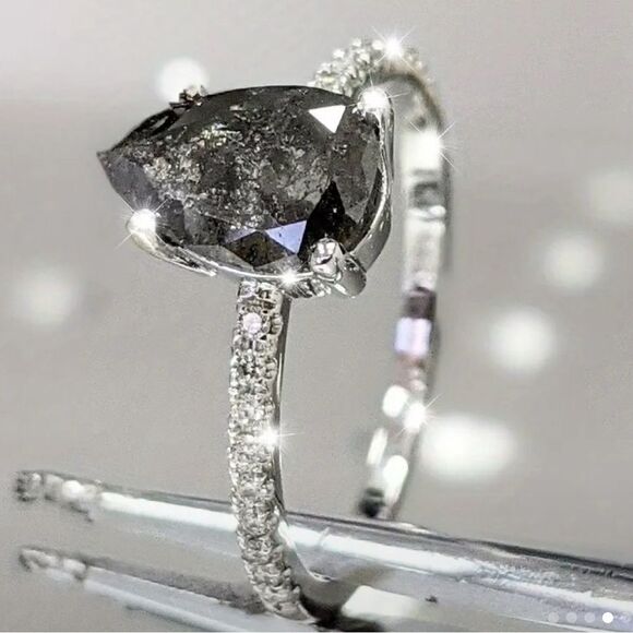 Elegant Ring mineral gray cubic zirconia - Picture 2 of 3